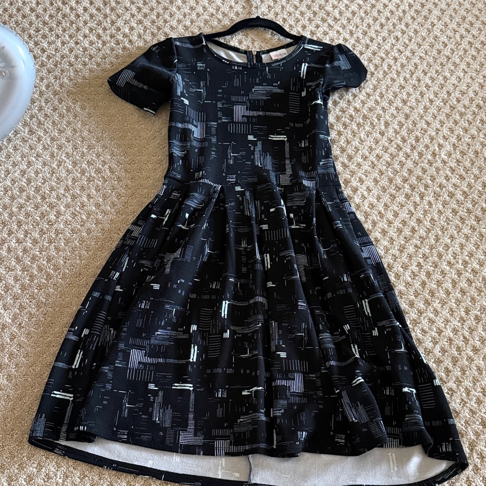 LuLaRoe Black and White Patterned Women’s casual everyday dress.